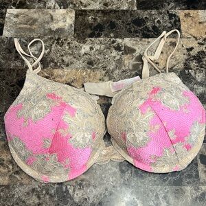 Victoria’s Secret bombshell bra size 38C pink with rhinestones